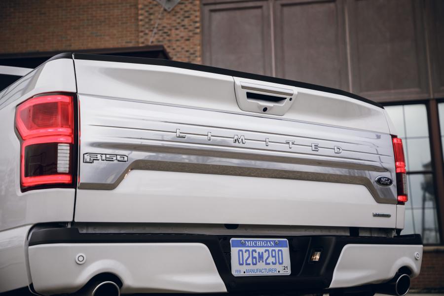 Детали экстерьера Ford F-150 Limited SuperCrew 2018 года  (фото 37 из 59)